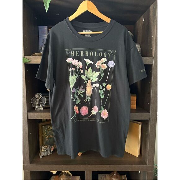 NWOT Harry Potter Wizarding World Black Herbology T-Shirt Size Large - Picture 2 of 6